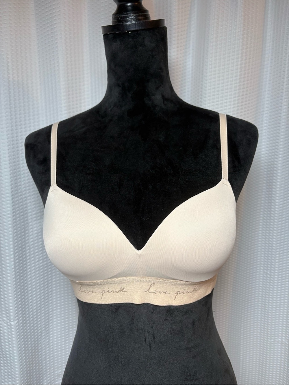 Victoria’s Secret PINK Nude Tan Wear Everywhere Wireless Push-up Bra Size 34A